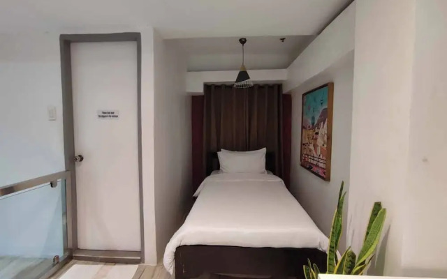 L1 Twin Bed Staycation in Bonifacio Global City