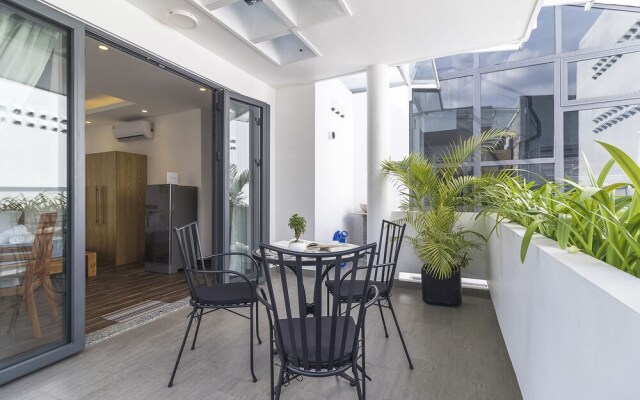 Christina's Saigon-The Transit House