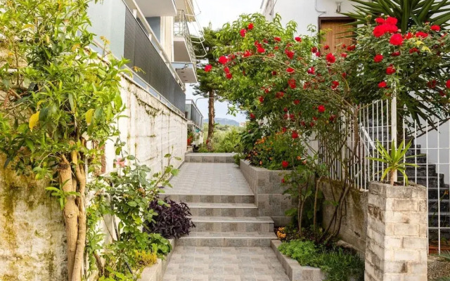 Seaside Family Haven - Avia s Spacious Getaway