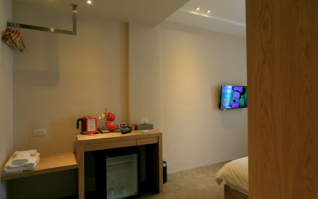Station 100m B&B