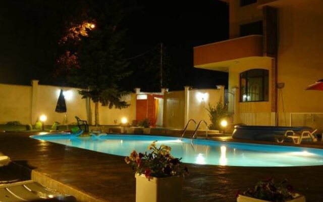 Family Hotel Iv