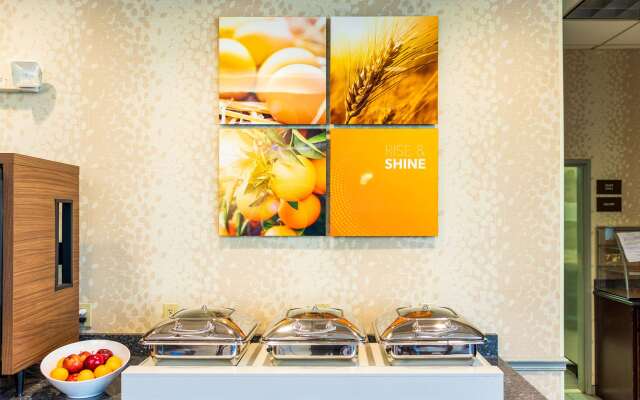 Comfort Inn & Suites Plainville-Foxboro