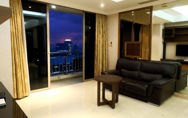 3 Bedrooms Luxury Sudirman Mansion Apartment by Travelio