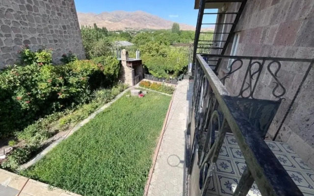 Apricot B&B