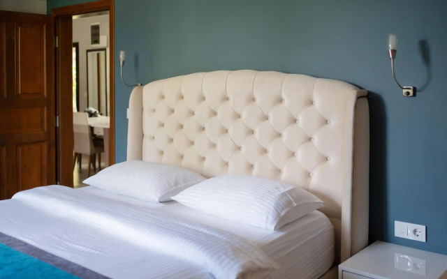 Azur Hotel