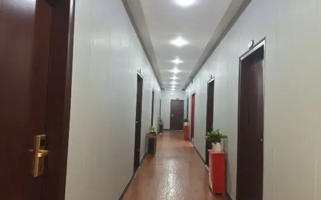 Defu Business Hotel (Yilong Xinzhengzhen Branch)