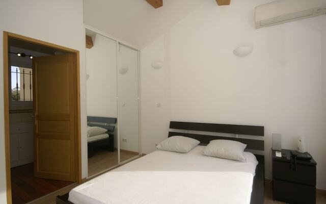 Soothing Holiday Home in Sainte-maxime With Swimming Pool