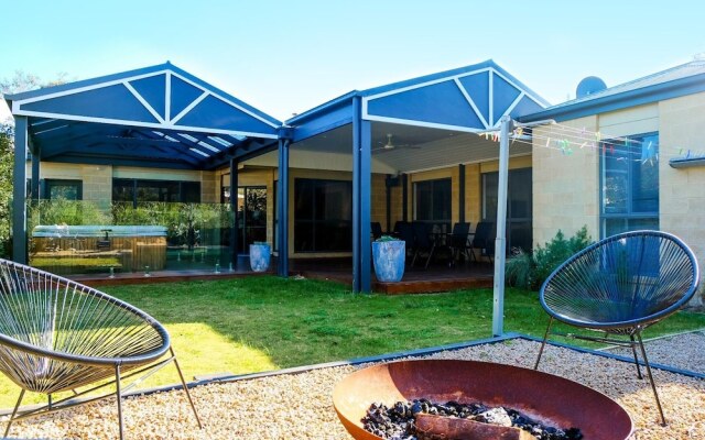 Caxton Beach House - hot tub spa