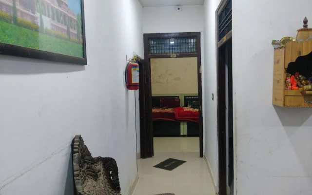 Arora Paying Guest House