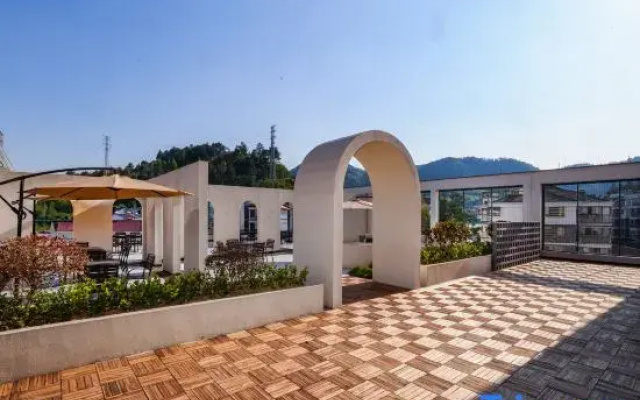 Mika City Hotel (Xuancheng Jingde High-speed Railway Station)