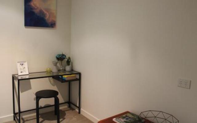 Exquisite Family Home +Parking, Close to CBD