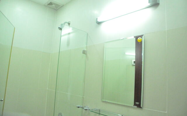 Poonsa Serviced Apartment