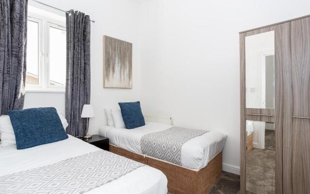 Preston Mews - Hot Tub, Parking, Sleeps 8!