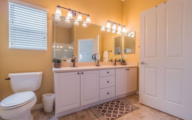 Limestone Avenue 1264 by White Pelican VR