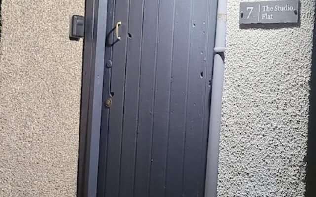 Cosy Self-contained Studio Flat in Bristol