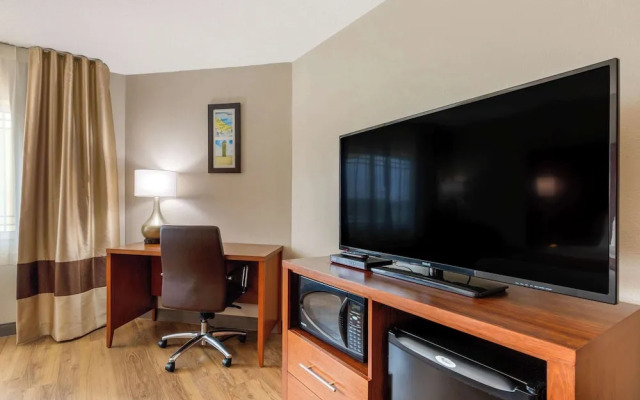 Comfort Inn & Suites Milford