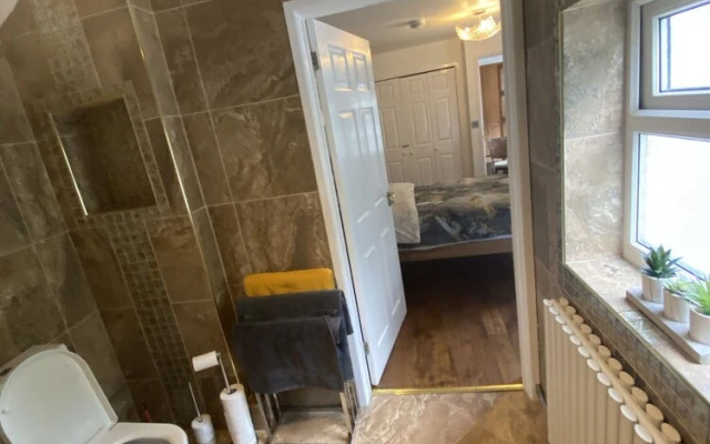 Stunning Beautiful 4-bed House in South Wales