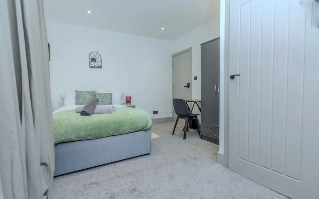Cozy House In Medway-sleeps10-garden-freeparking