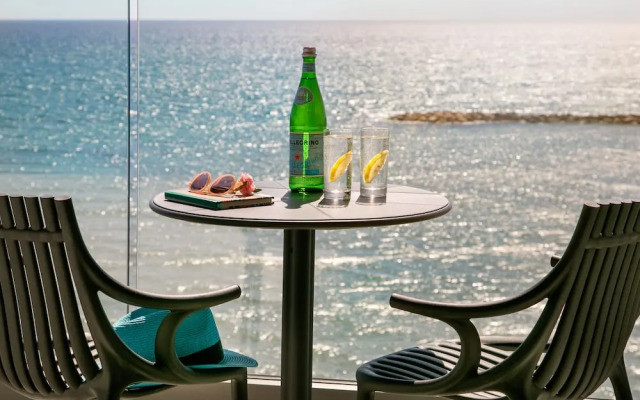 Mercure Larnaca Beach Resort