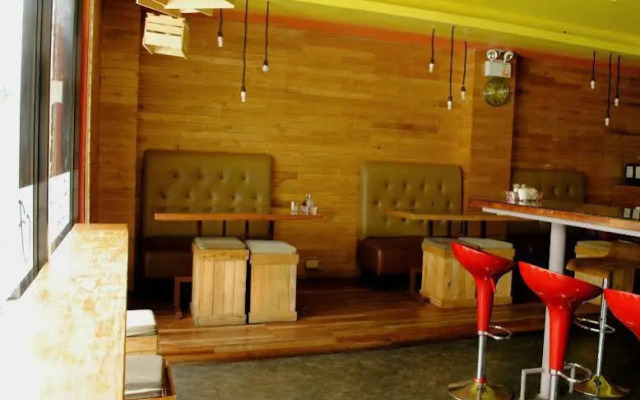 OYO 415 Florotel Gensan