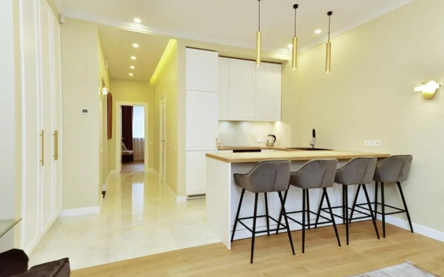 Luxury Central Apartment in Putvinskio street