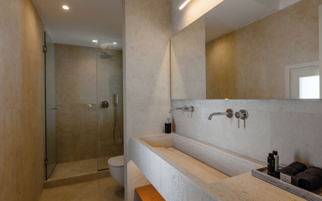 Omna Caldera Suites