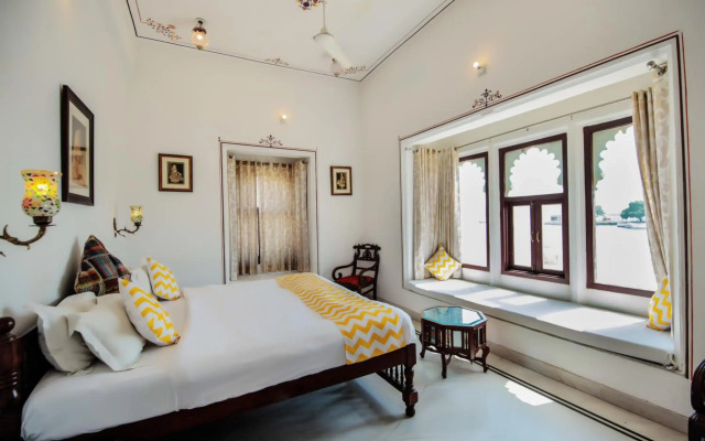 Hotal Devraj Niwas on Lake Pichola Udaipur