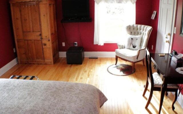 Warm House Retreat Bed and Breakfast