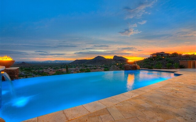 Palisades Estate 5 BR by Casago