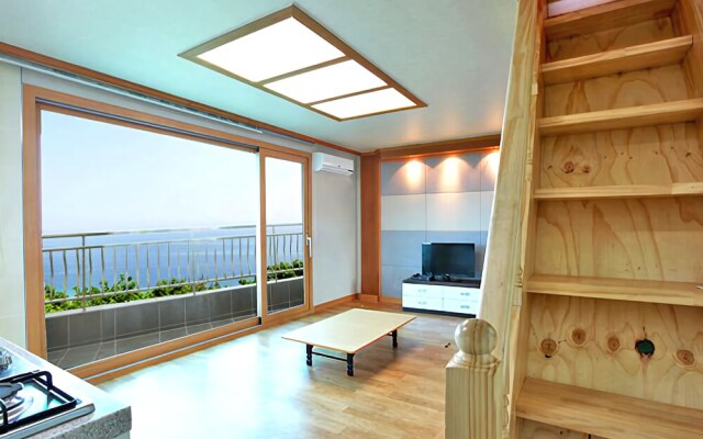 Gangneung Hillstone House Pension