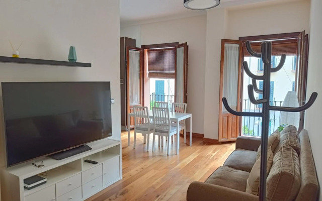 APARTAMENTOS DELUXE PALACIO DE LOS JERÓNIMOS free parking