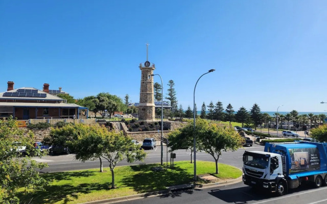 Semaphore Blue Apartments