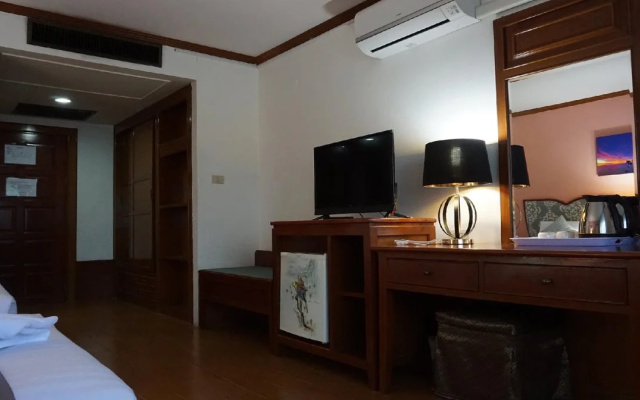 Wattana Park Hotel