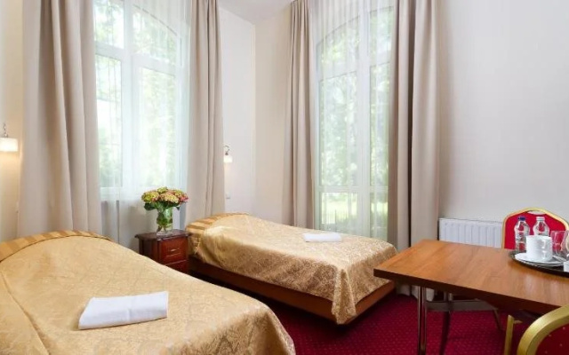 Modlin Palace