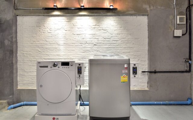 M Gray Hostel & Cafe