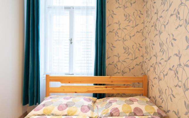 Standard Apartment by Hi5 - West End Center