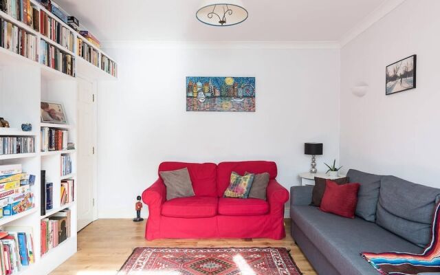 Fabulous 4BR Family Home in East London
