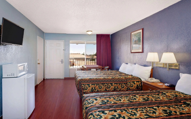 Days Inn and Suites Palmdale