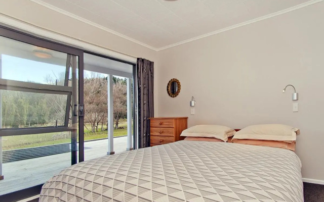 Sea Breeze - Whangamata Holiday Home