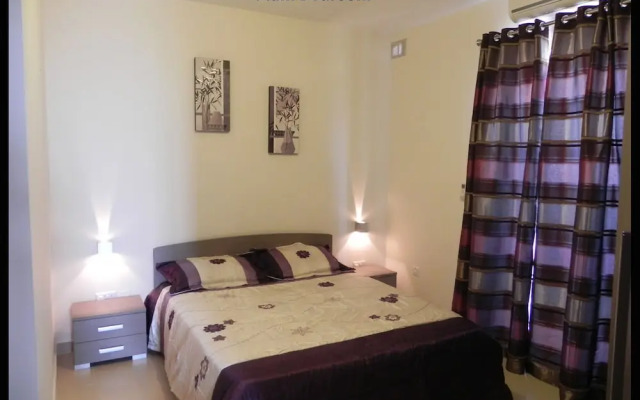 Sea View 2 Bed Apartment Close to Beach