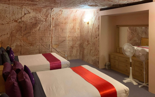 Coober Pedy Experience Motel – Guest Rooms – Coober Pedy
