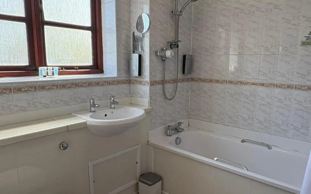 Tollgate Hotel And Leisure