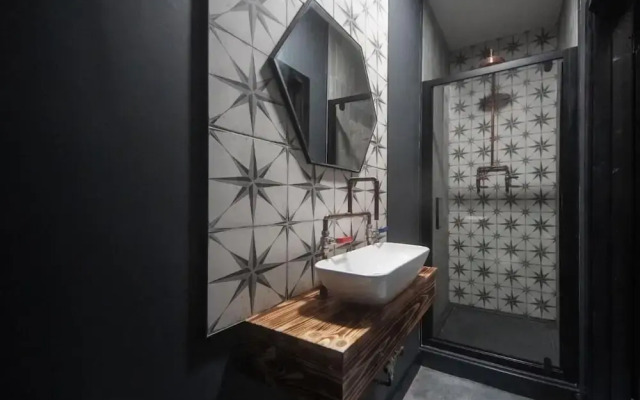 Studio 95 - Shared & Private Rooms