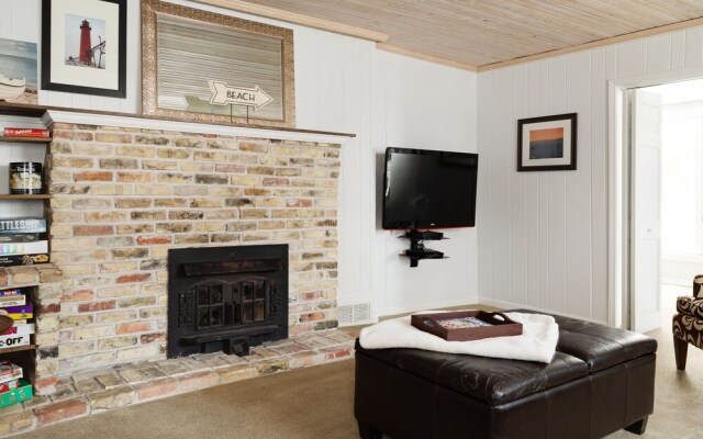 Looking Glass Beachfront Inn