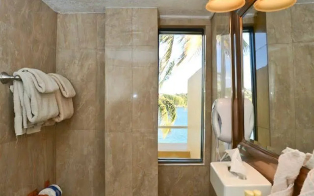 Lindbergh Bay Hotel and Villas
