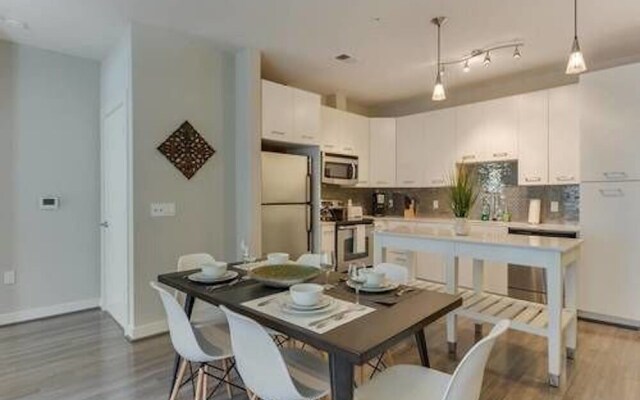 Two-Bedroom On H 77