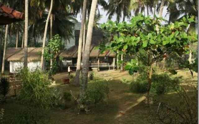 Layar Beach Bungalow