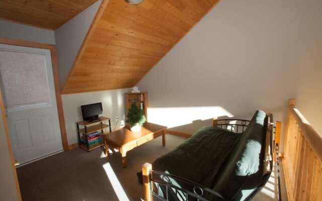 Creekview Court by Apex Accommodations