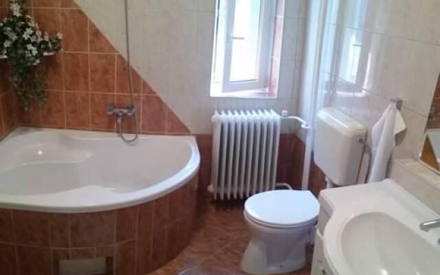 FaDóra Apartman