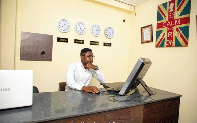 Executive 2-bed Apartment, Santa Maria - Accra